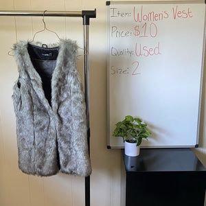 ASOS PETITE Women's Gray Wolf Faux Fur Vest. Size 2